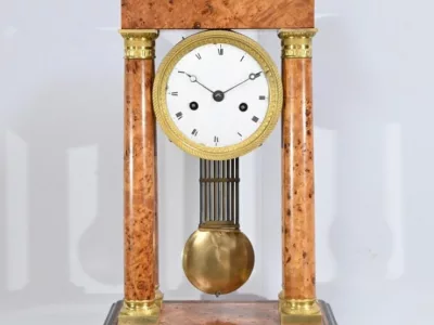 Pendule en Loupe de Thuya, époque Empire – 1ère Partie XIXe