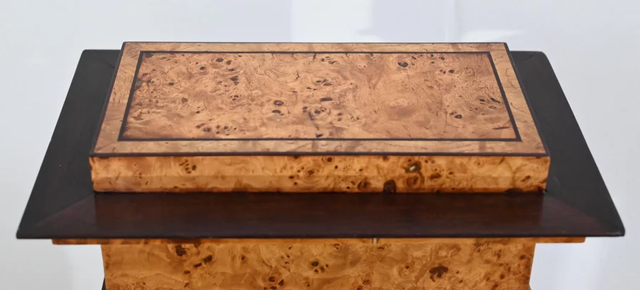 Pendule en Loupe de Thuya, époque Empire – 1ère Partie XIXe