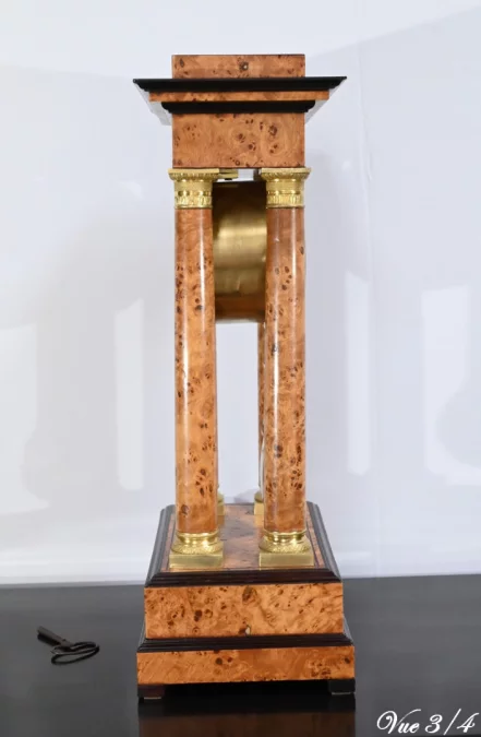Pendule en Loupe de Thuya, époque Empire – 1ère Partie XIXe