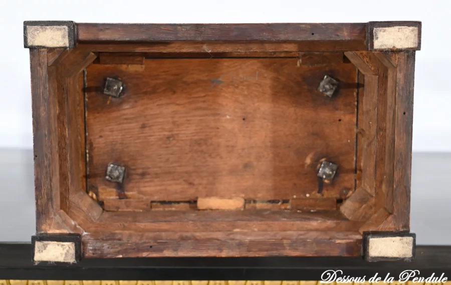 Pendule en Loupe de Thuya, époque Empire – 1ère Partie XIXe