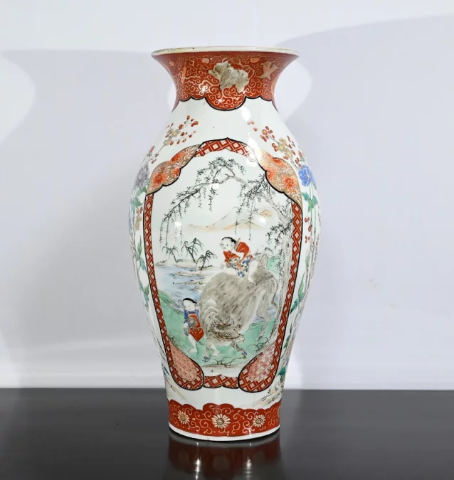 Grand Vase en Porcelaine Japonaise – Fin XIXe