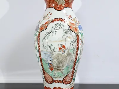 Grand Vase en Porcelaine Japonaise – Fin XIXe