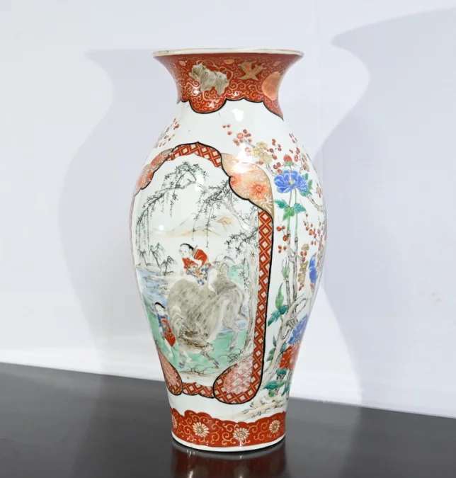 Grand Vase en Porcelaine Japonaise – Fin XIXe
