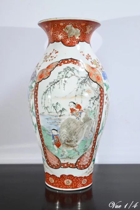 Grand Vase en Porcelaine Japonaise – Fin XIXe
