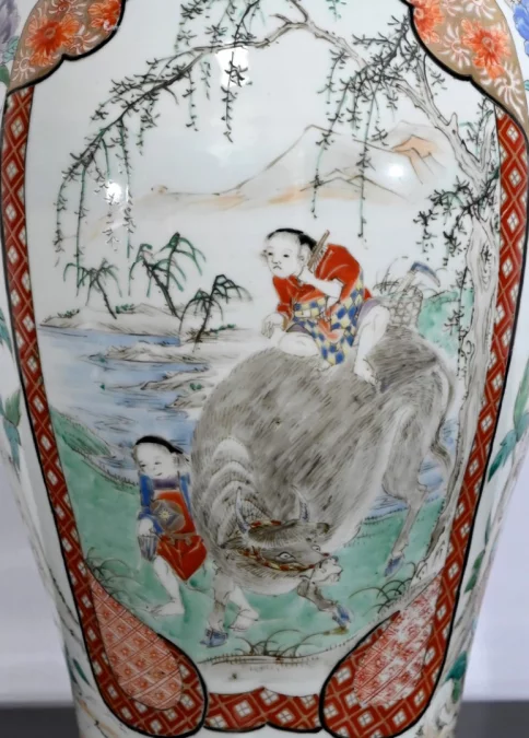 Grand Vase en Porcelaine Japonaise – Fin XIXe