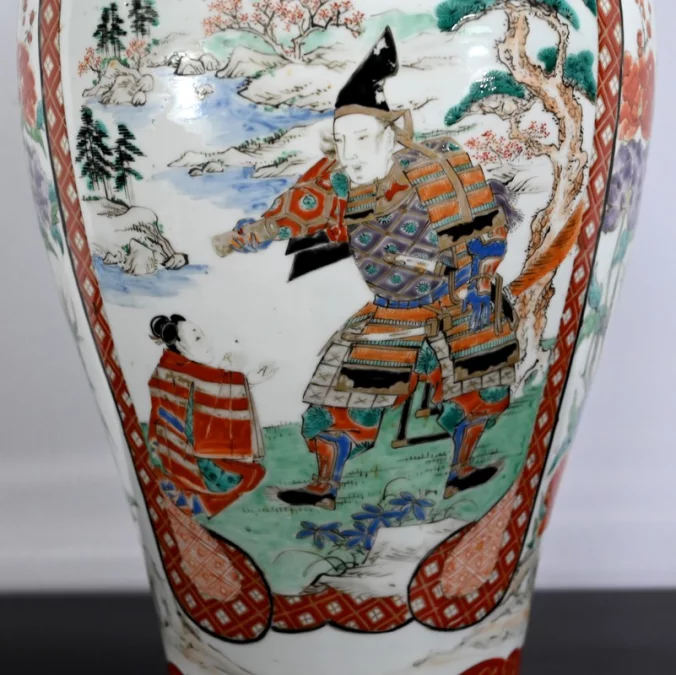 Grand Vase en Porcelaine Japonaise – Fin XIXe
