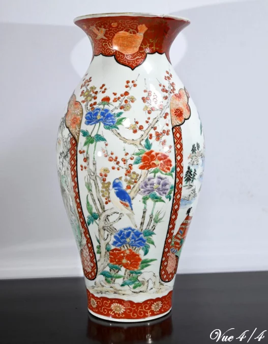 Grand Vase en Porcelaine Japonaise – Fin XIXe