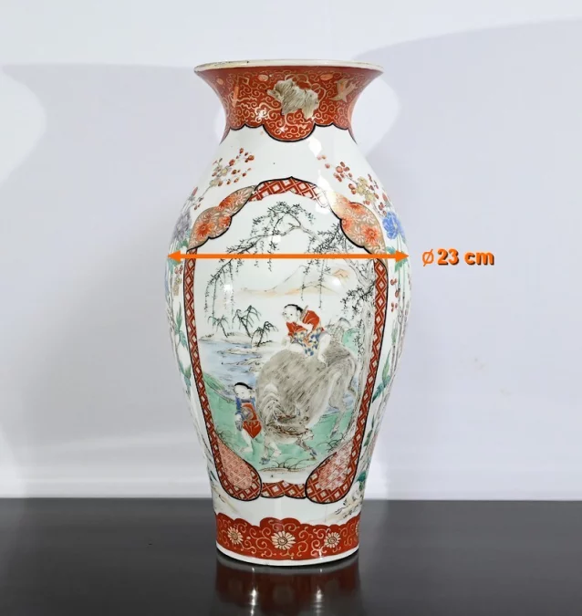 Grand Vase en Porcelaine Japonaise – Fin XIXe