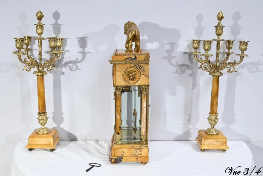 GUARNICIÓN DEL MANTO