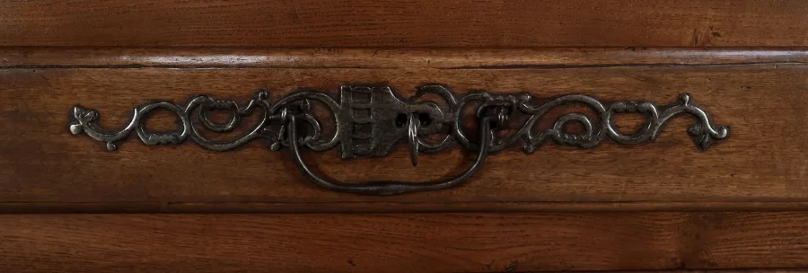 SCHRANK IM LOUIS XV-STIL