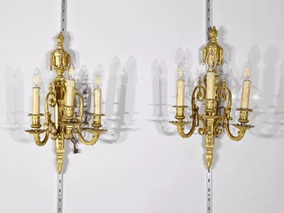 ПАРА БРОНЗОВЫХ НАСТЕННЫХ СВЕТИЛЬНИКОВ В СТИЛЕ ЛЮДОВИКА XVI