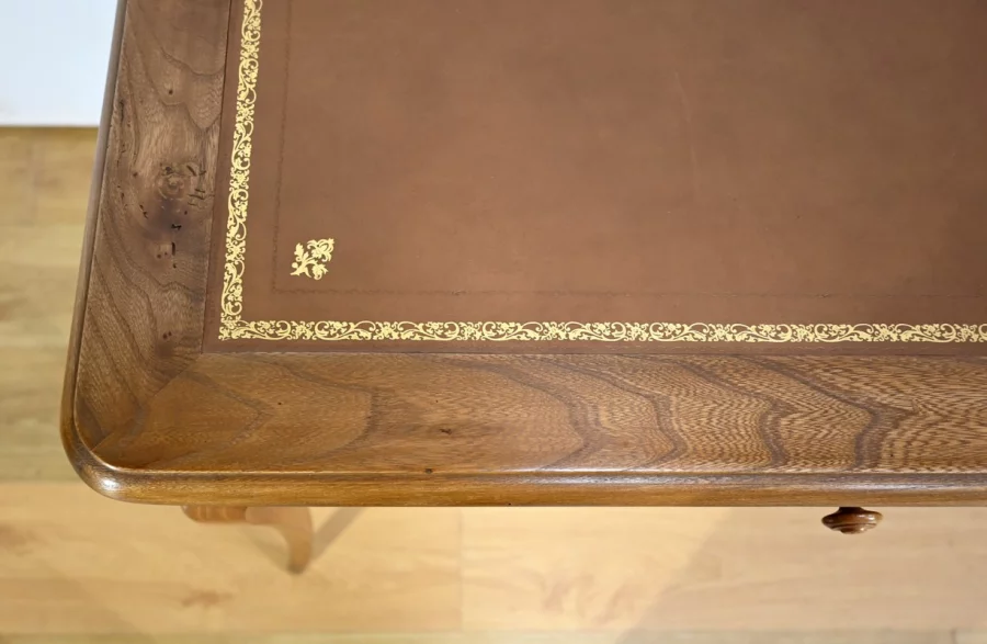 SCHREIBTISCH AUS DEM 18. JAHRHUNDERT