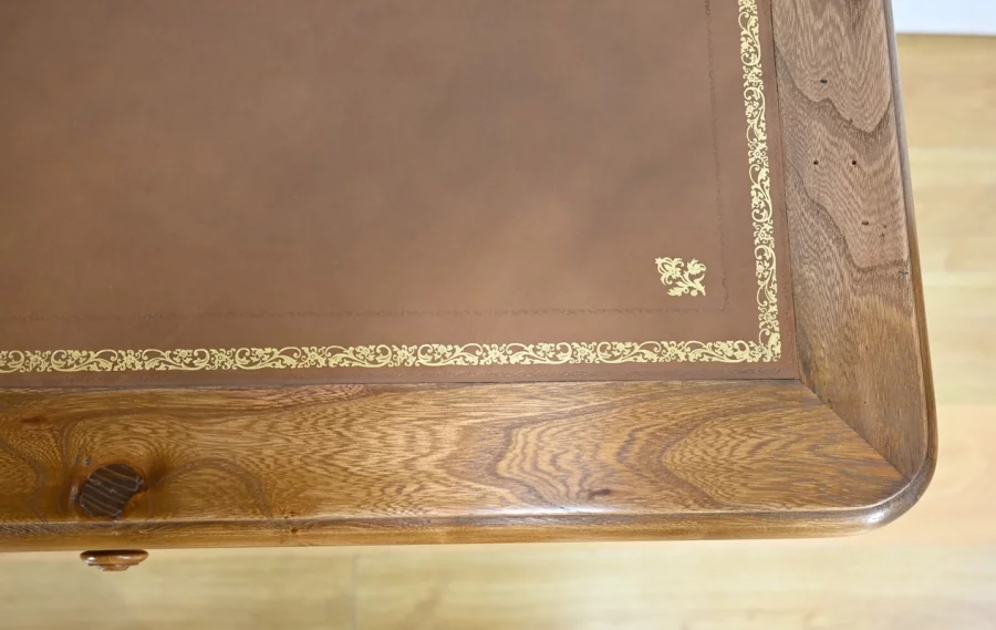 SCHREIBTISCH AUS DEM 18. JAHRHUNDERT