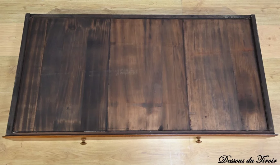 SCHREIBTISCH AUS DEM 18. JAHRHUNDERT