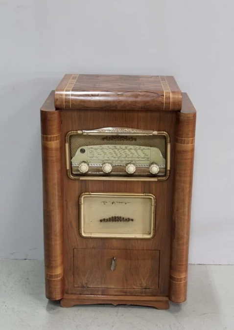 ART DECO PERIOD RADIOGRAM