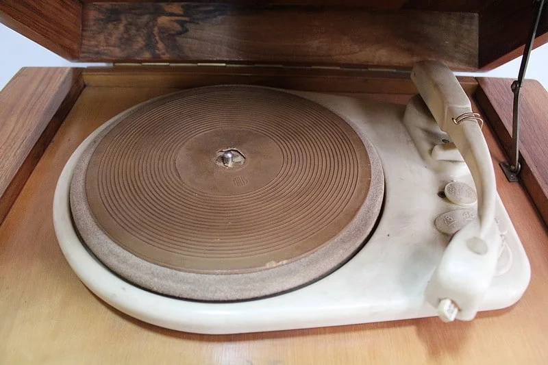 ART DECO PERIOD RADIOGRAM