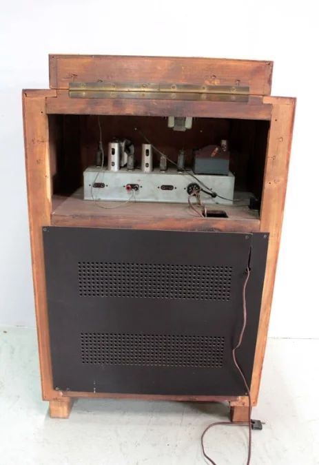 ART DECO PERIOD RADIOGRAM