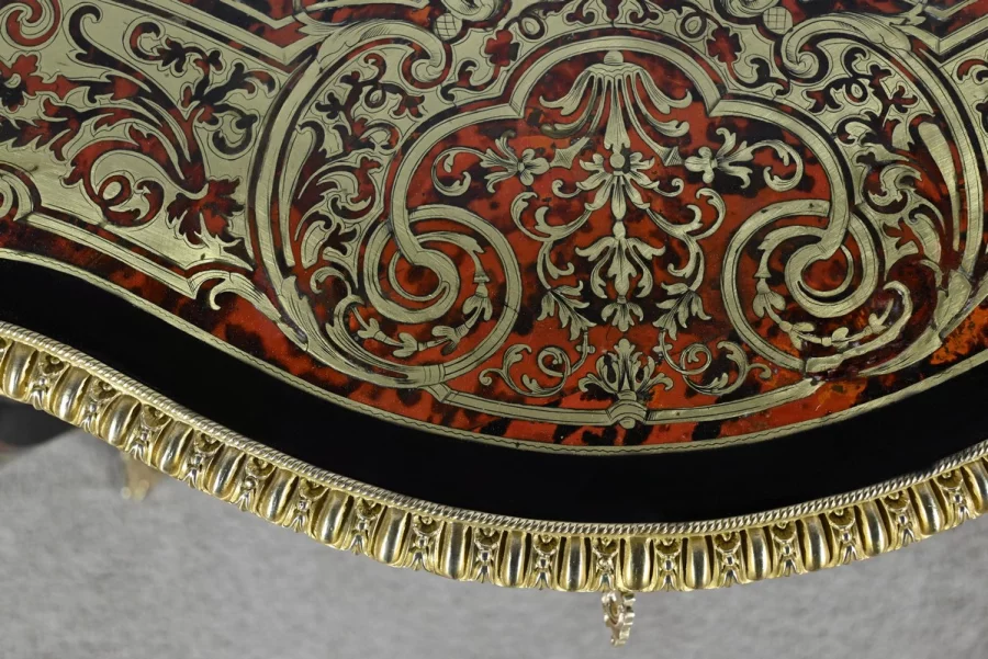 Beistelltisch aus der Zeit Napoleons III.