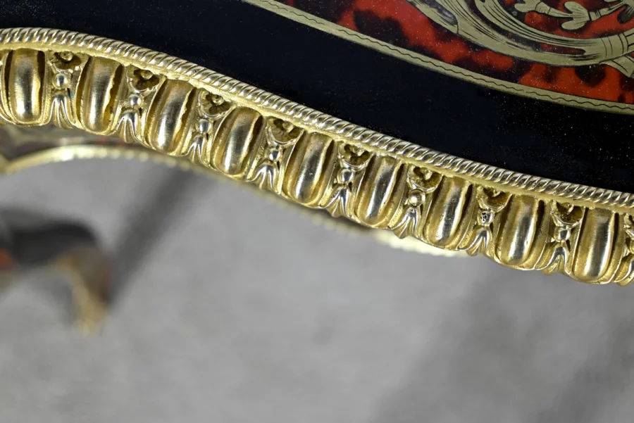 Beistelltisch aus der Zeit Napoleons III.