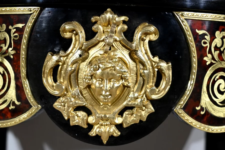 Beistelltisch aus der Zeit Napoleons III.