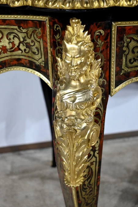 Beistelltisch aus der Zeit Napoleons III.