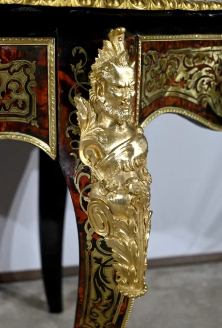 Beistelltisch aus der Zeit Napoleons III.