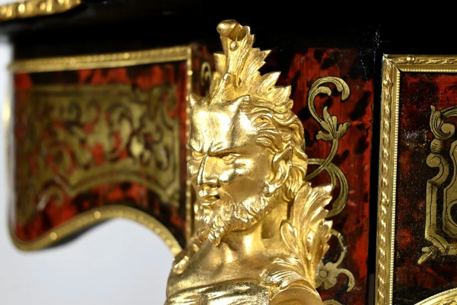 Beistelltisch aus der Zeit Napoleons III.