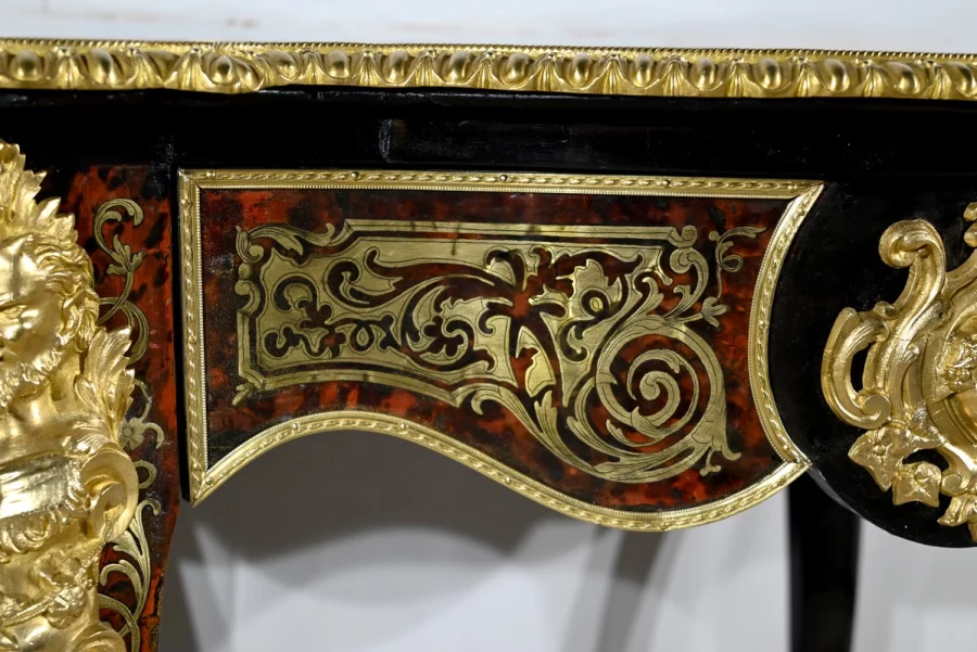 Beistelltisch aus der Zeit Napoleons III.