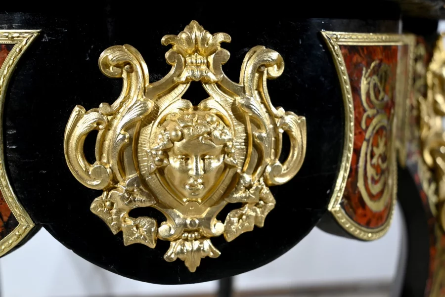 Beistelltisch aus der Zeit Napoleons III.