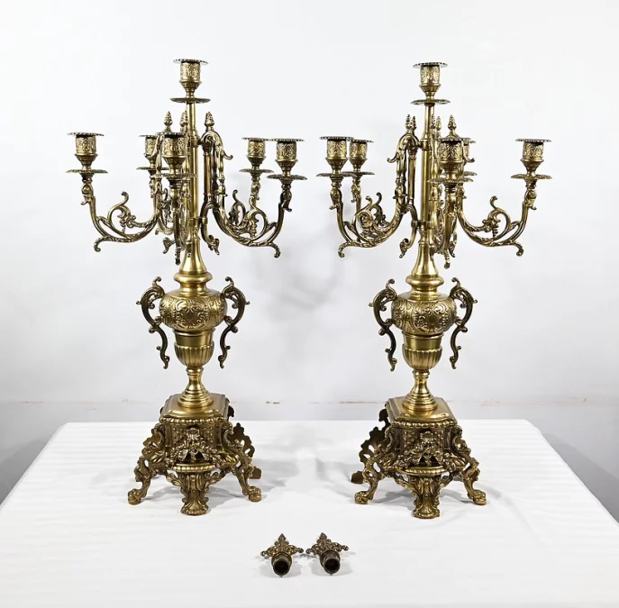 Paire d’importants Candélabres en Bronze Doré, style Louis XIV – Début XIXe