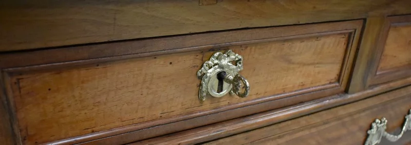 CÓMODA DE LA ÉPOCA LUIS XVI