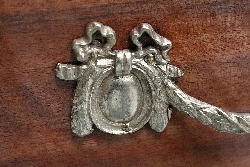 CÓMODA DE LA ÉPOCA LUIS XVI