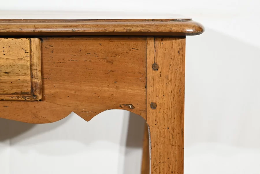 MESA DE ESCRITORIO ESTILO LUIS XV