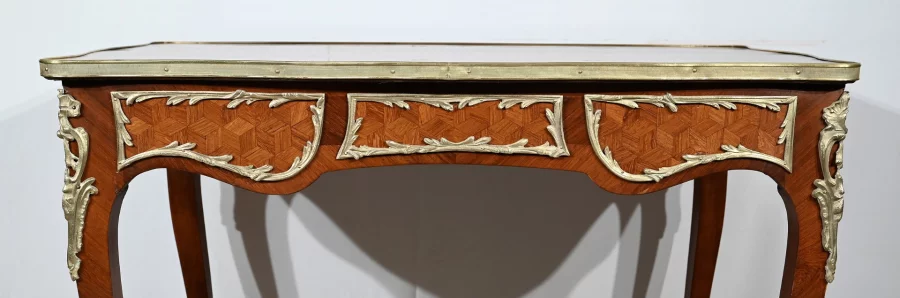 SCHREIBTISCH IM LOUIS XV-STIL