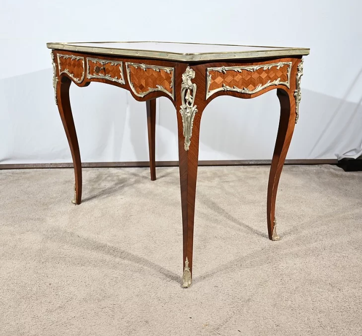 SCHREIBTISCH IM LOUIS XV-STIL