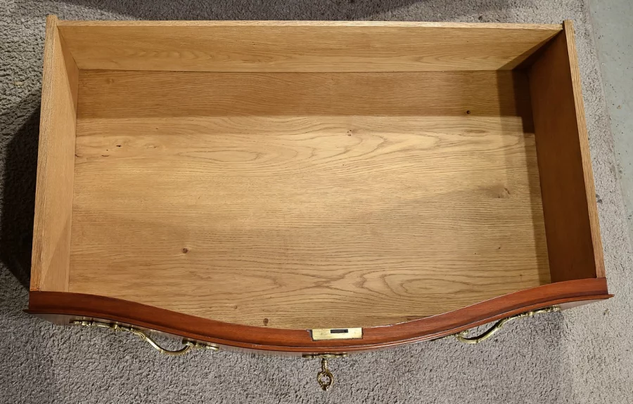 KOMMODE IM LOUIS XV-STIL