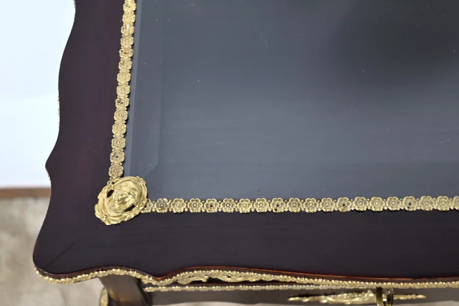 PRÄSENTATIONSTISCH IM LOUIS XV-STIL