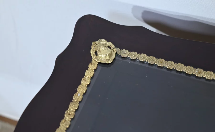 PRÄSENTATIONSTISCH IM LOUIS XV-STIL