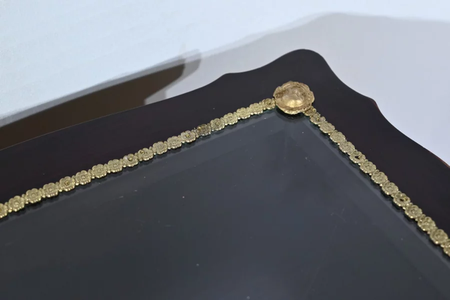 PRÄSENTATIONSTISCH IM LOUIS XV-STIL