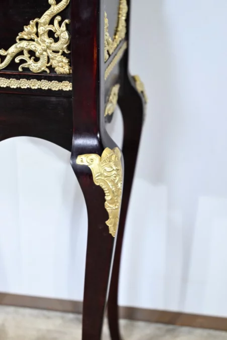 PRÄSENTATIONSTISCH IM LOUIS XV-STIL