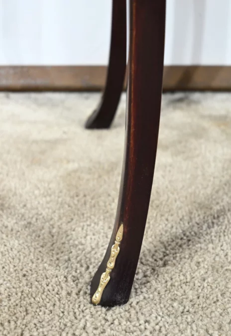 PRÄSENTATIONSTISCH IM LOUIS XV-STIL