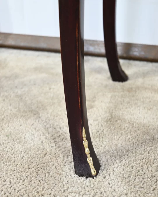 PRÄSENTATIONSTISCH IM LOUIS XV-STIL