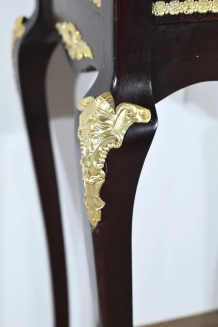 PRÄSENTATIONSTISCH IM LOUIS XV-STIL