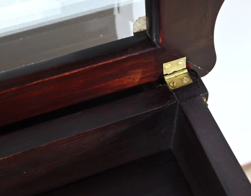 PRÄSENTATIONSTISCH IM LOUIS XV-STIL