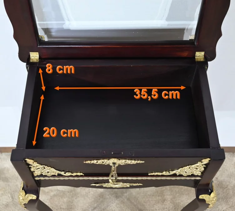 PRÄSENTATIONSTISCH IM LOUIS XV-STIL