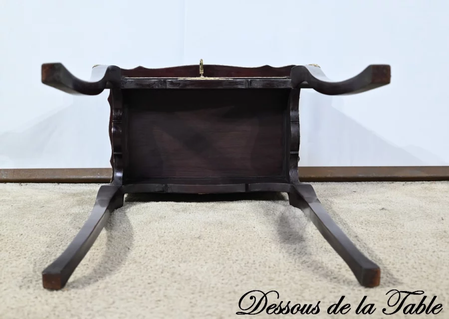 PRÄSENTATIONSTISCH IM LOUIS XV-STIL