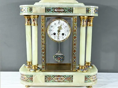 Pendule à Colonnes en Onyx et Émaux, époque Napoléon III - Milieu XIXe