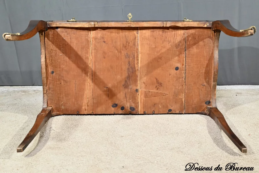 Schreibtisch mit Zylinderplatte