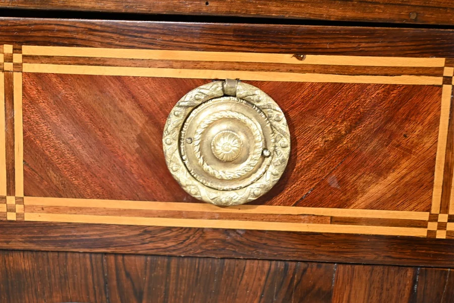 Schreibtisch mit Zylinderplatte