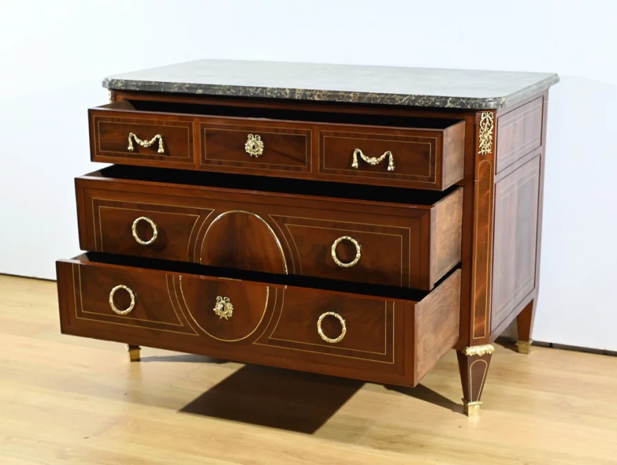 CÓMODA DE LA ÉPOCA LUIS XVI